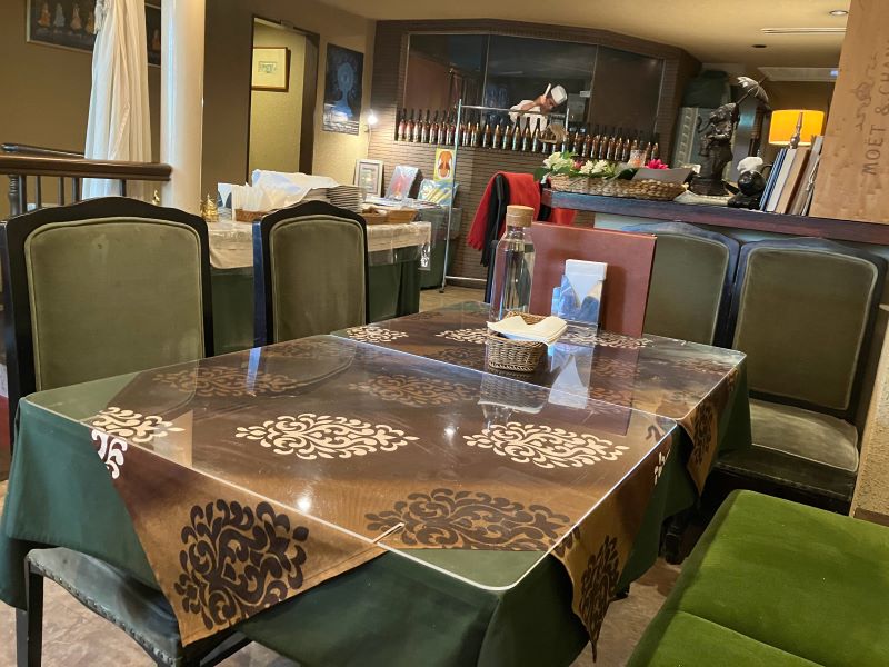 京都で南インド料理・ミールスを食べられるムガールの内装