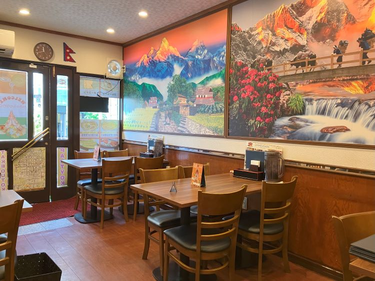 京都でダルバートを食べられるニュータージマハル エベレストの内装