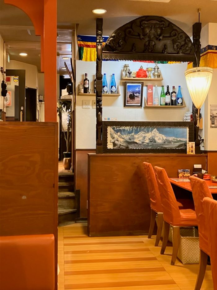 京都でダルバートを食べられるヤク&イェティの内装