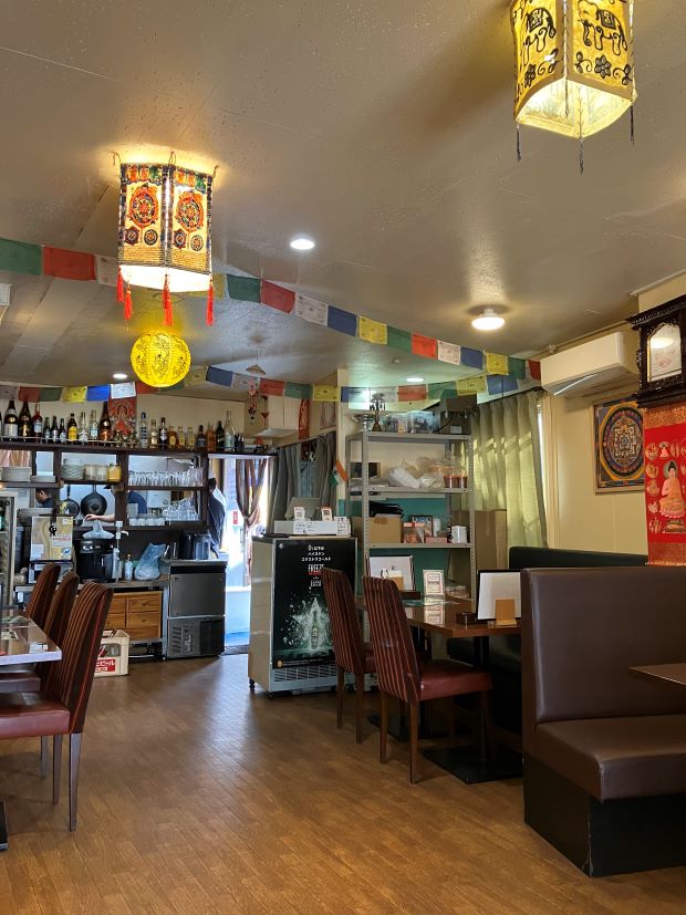 京都でダルバートを食べられるサンジュ キッチンの内装