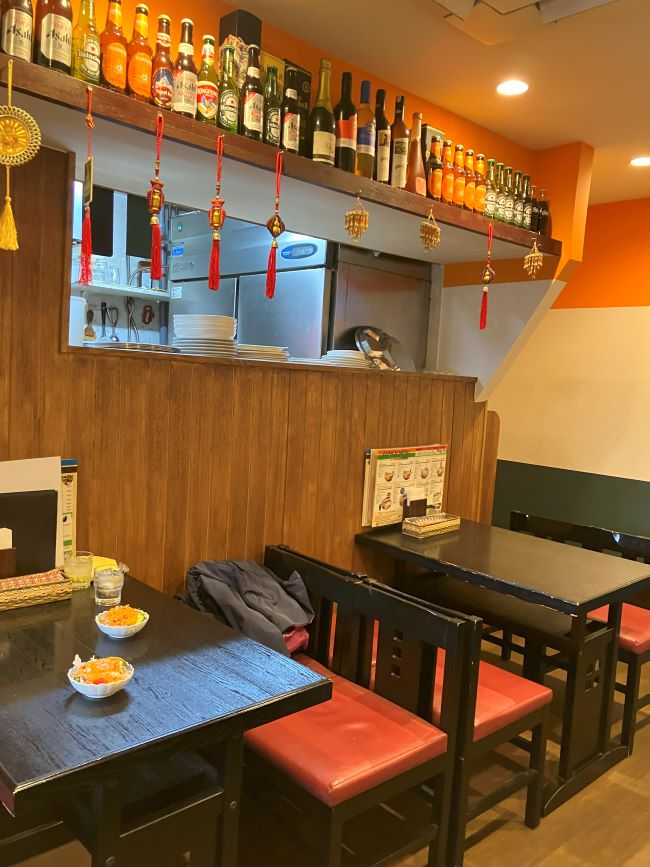 京都でダルバートを食べられるマウント エベレストの内装