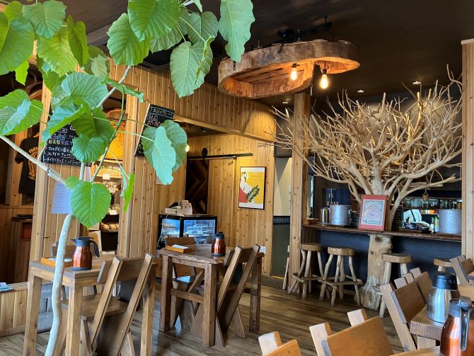 京都でミールスを食べられるガラムマサラの内装