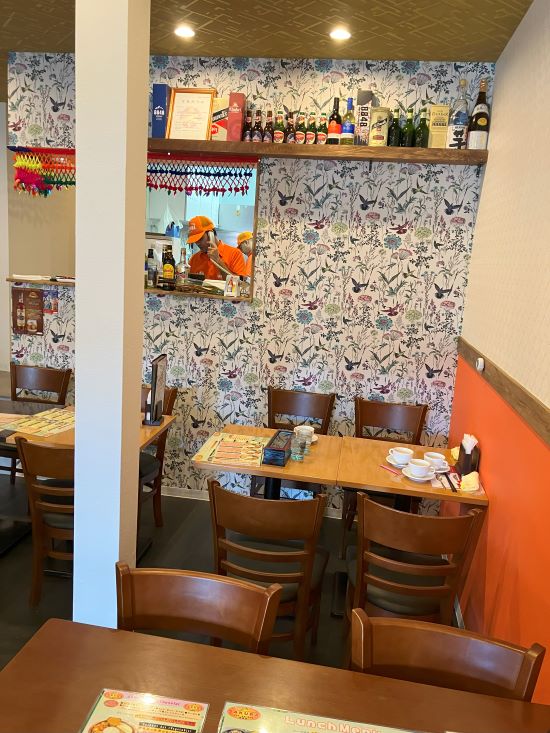 京都でダルバートを食べられるサクラの内装