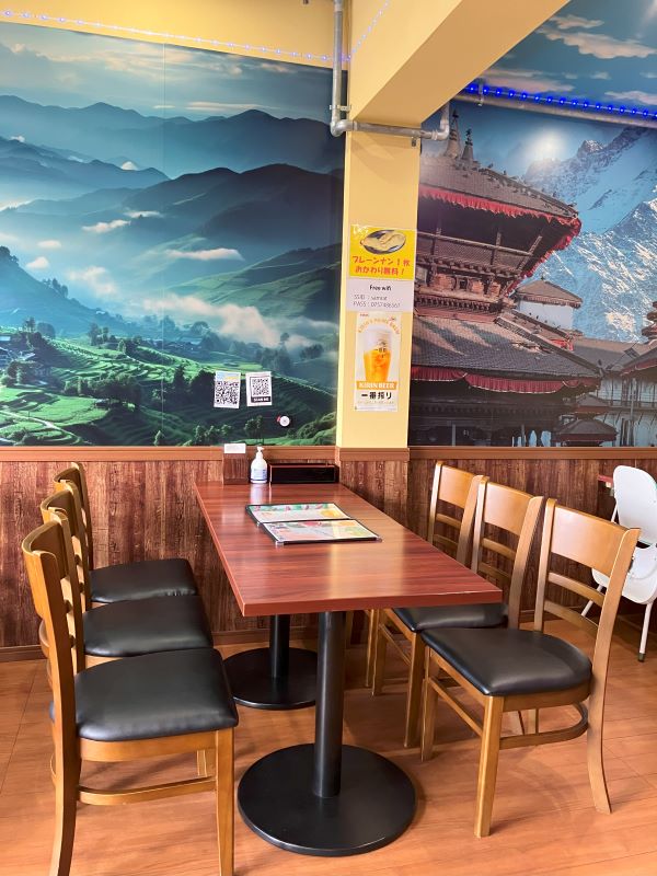 京都でダルバートを食べられるサムラトの内装