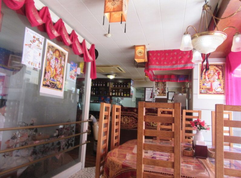 京都でダルバートを食べられるサムジャナの内装