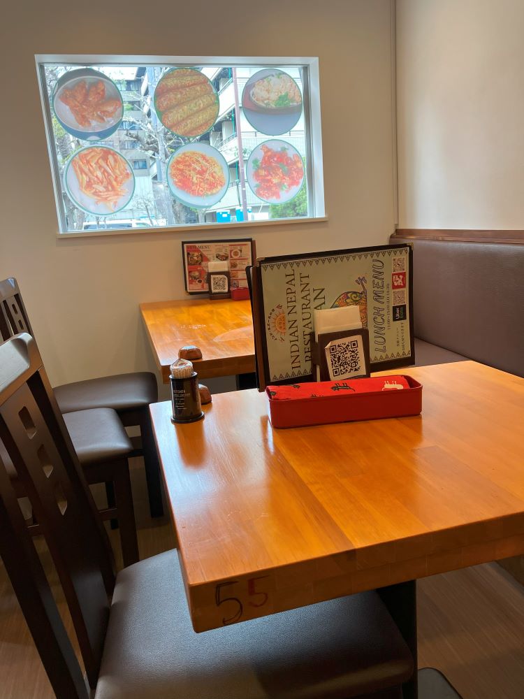 京都でダルバートを食べられるキラン吉田近衛町店の内装