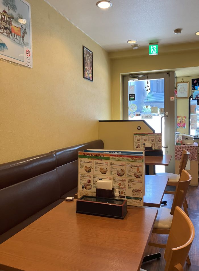 京都でダルバートを食べられるエベレスト カフェの内装