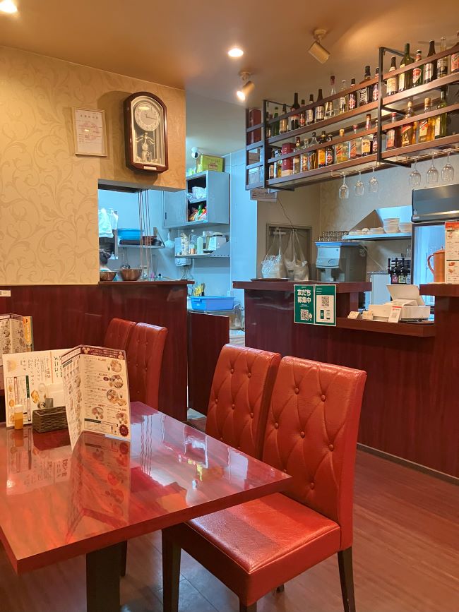 京都でダルバートを食べられるスバビハニ仏光寺店の内装