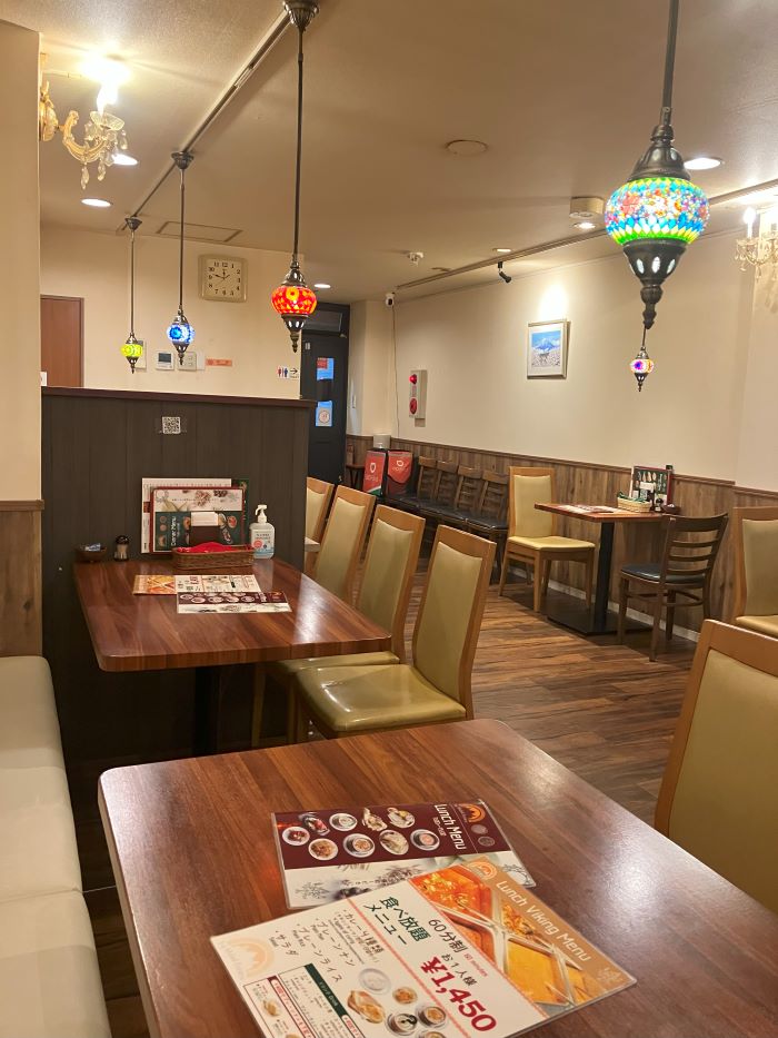 京都でダルバートを食べられるタージマハルエベレスト烏丸御池店の内装