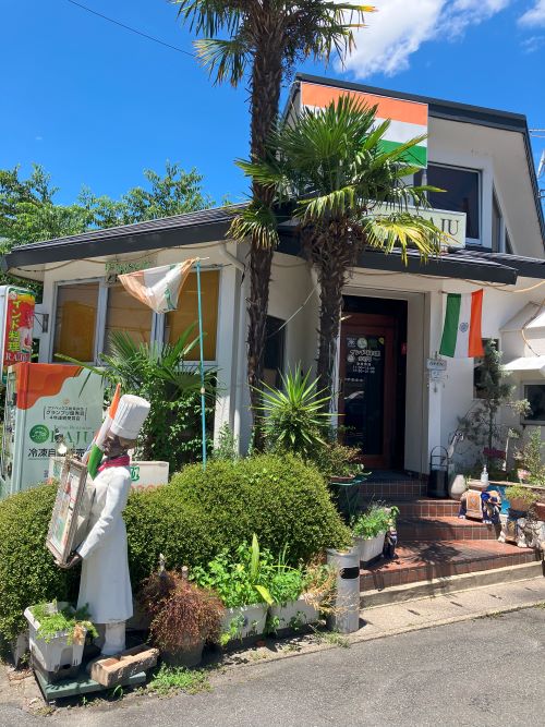 京都でターリーを食べられるRAJU山科店の外観