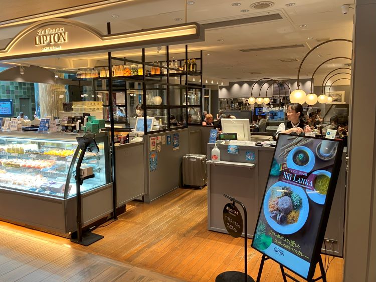 京都で6～9月にライス&カリーを食べられるSir Thomas LIPTONポルタ店の入口