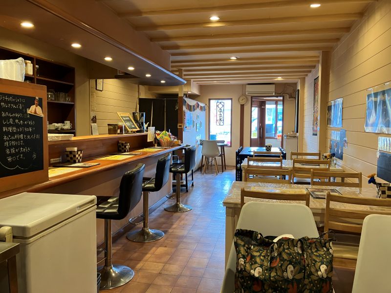 京都でダルバートを食べられるダナチョガの内装